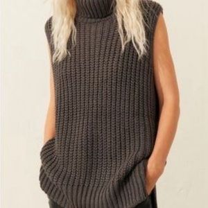 H&M gray sleeveless turtleneck knit sweater